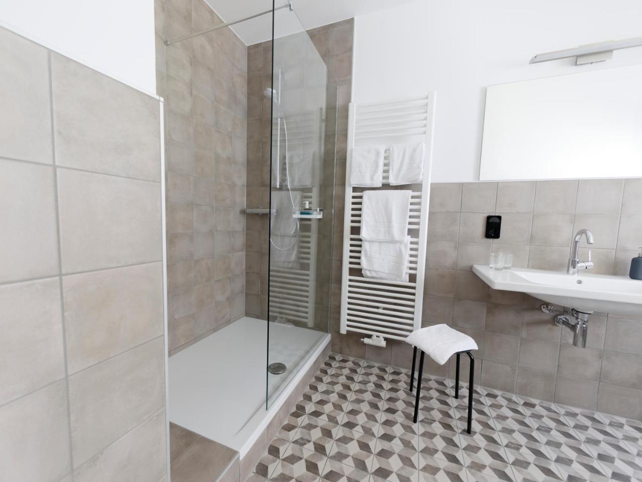Hotel - Weinbar Fahr Away 3*